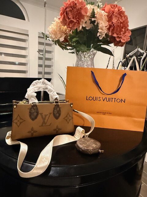 Louis Vuitton OnTheGo East West Chain - Image 2