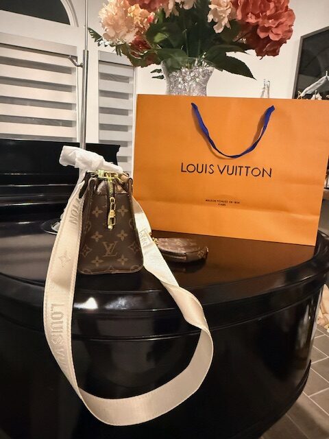 Louis Vuitton OnTheGo East West Chain - Image 6