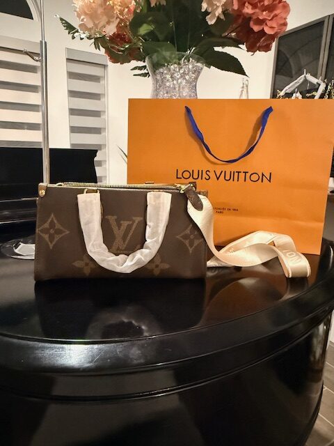 Louis Vuitton OnTheGo East West Chain - Image 5