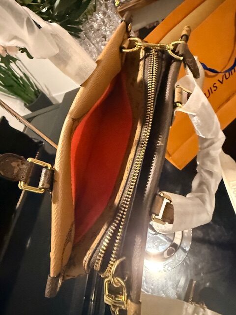 Louis Vuitton OnTheGo East West Chain - Image 4